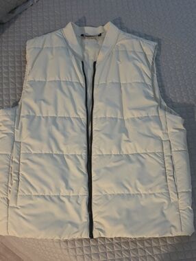 Zara White Quilted Vest with Black Zip Trim